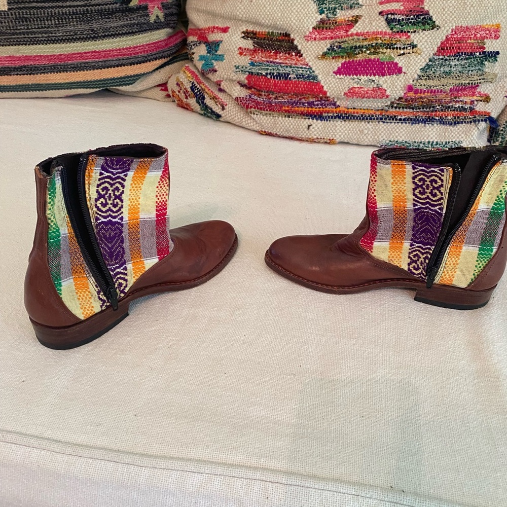 Embroidered booties - Picture 2 of 6